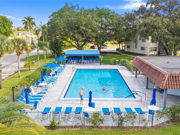 8940 S Hollybrook Blvd 53304, Pembroke Pines FL 33025