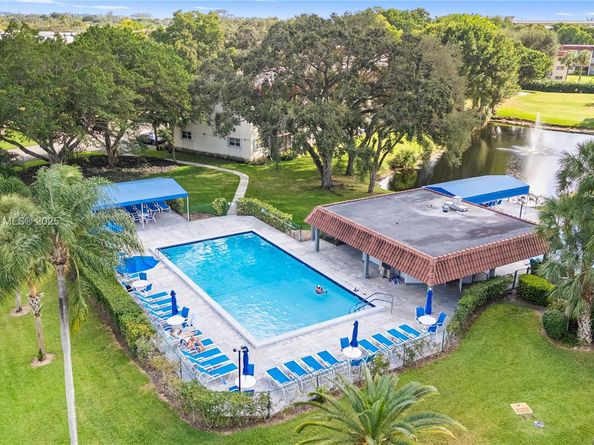 8940 S Hollybrook Blvd 53304, Pembroke Pines FL 33025