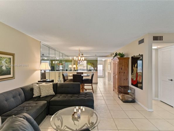 8940 S Hollybrook Blvd 53304, Pembroke Pines FL 33025