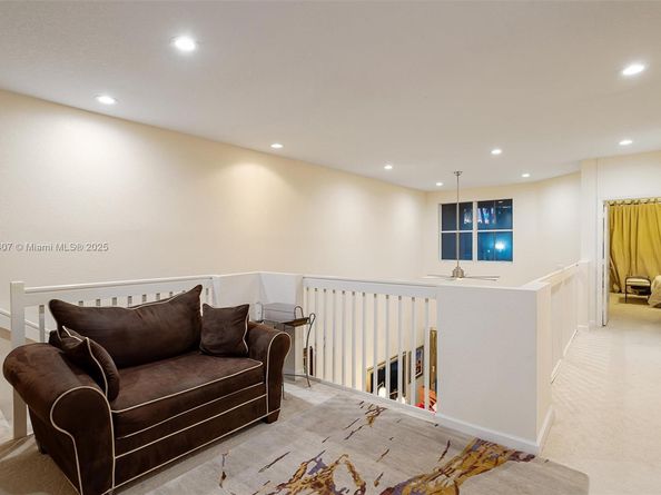1384 Harbor View W, Hollywood FL 33019