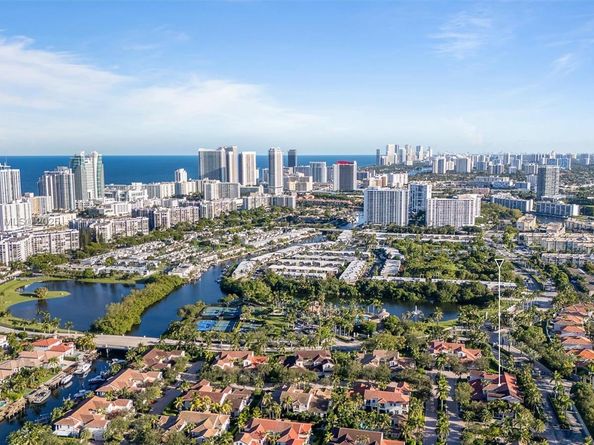 1384 Harbor View W, Hollywood FL 33019