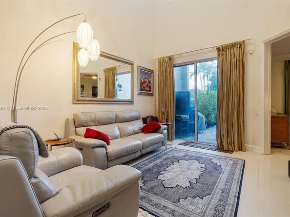 1384 Harbor View W, Hollywood FL 33019