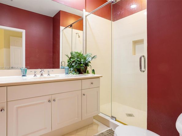 1384 Harbor View W, Hollywood FL 33019