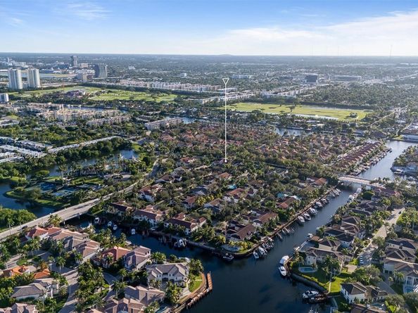 1384 Harbor View W, Hollywood FL 33019