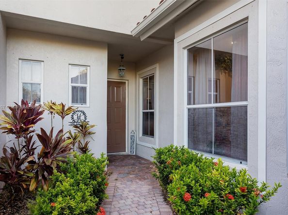 1384 Harbor View W, Hollywood FL 33019