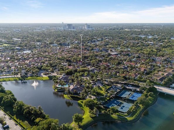 1384 Harbor View W, Hollywood FL 33019
