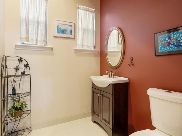 1384 Harbor View W, Hollywood FL 33019