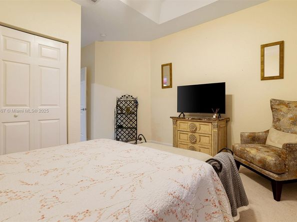 1384 Harbor View W, Hollywood FL 33019