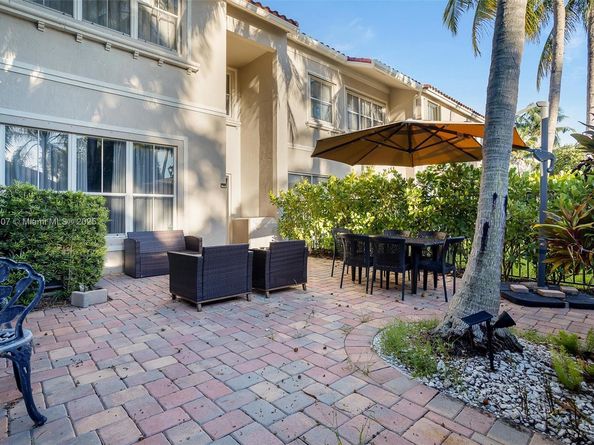 1384 Harbor View W, Hollywood FL 33019