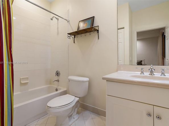 1384 Harbor View W, Hollywood FL 33019