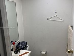 210 172nd St 323, Sunny Isles Beach FL 33160