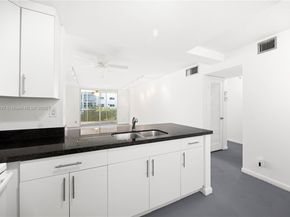 619 NE 14th Ave 304, Hallandale Beach FL 33009