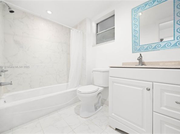 619 NE 14th Ave 304, Hallandale Beach FL 33009