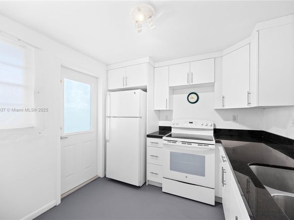 619 NE 14th Ave 304, Hallandale Beach FL 33009