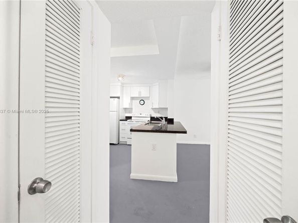 619 NE 14th Ave 304, Hallandale Beach FL 33009