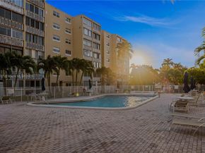 619 NE 14th Ave 304, Hallandale Beach FL 33009