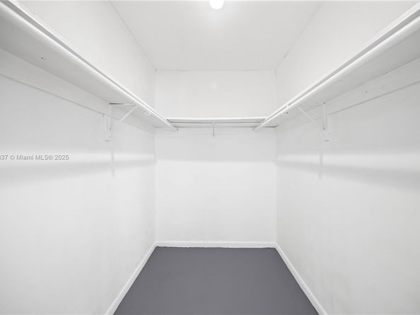 619 NE 14th Ave 304, Hallandale Beach FL 33009