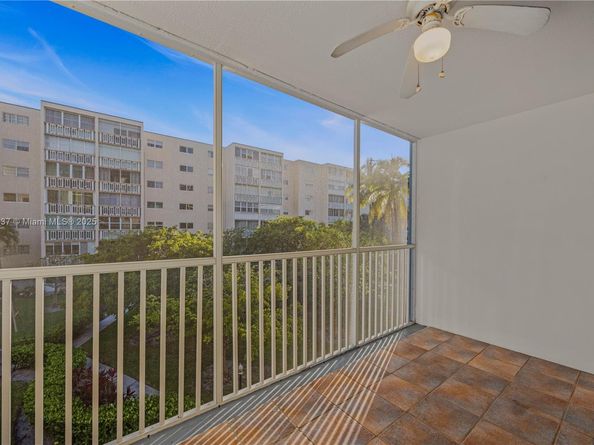 619 NE 14th Ave 304, Hallandale Beach FL 33009