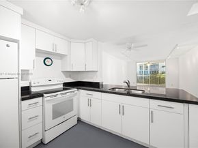 619 NE 14th Ave 304, Hallandale Beach FL 33009