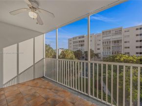 619 NE 14th Ave 304, Hallandale Beach FL 33009