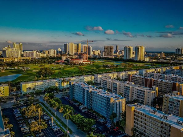 619 NE 14th Ave 304, Hallandale Beach FL 33009