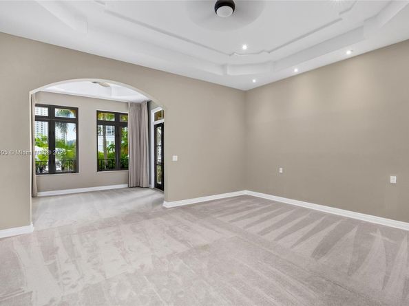 1504 Island Blvd, Aventura FL 33160