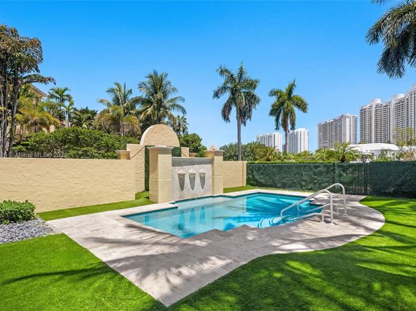 1504 Island Blvd, Aventura FL 33160