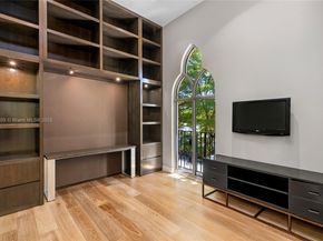 1504 Island Blvd, Aventura FL 33160
