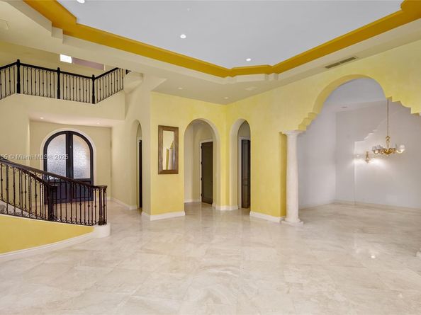 1504 Island Blvd, Aventura FL 33160