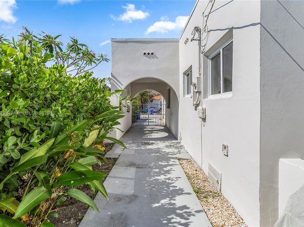 1776 SW 11th Ter, Miami FL 33135