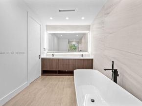 1122 NE 10th Ave, Fort Lauderdale FL 33304