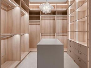 723 NE 77th St, Miami FL 33138