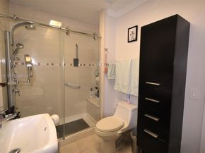 890 E 38th St, Hialeah FL 33013