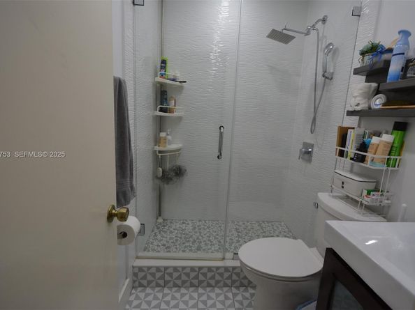 890 E 38th St, Hialeah FL 33013