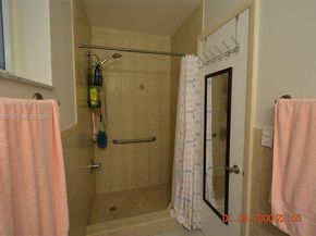 890 E 38th St, Hialeah FL 33013