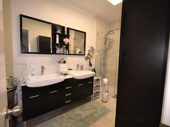 890 E 38th St, Hialeah FL 33013