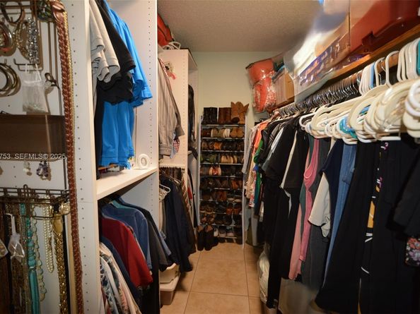 890 E 38th St, Hialeah FL 33013