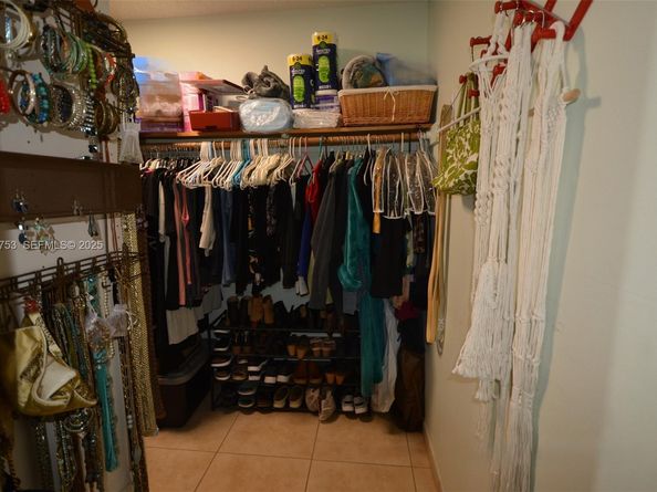 890 E 38th St, Hialeah FL 33013