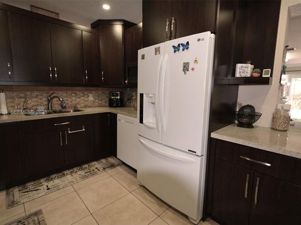 890 E 38th St, Hialeah FL 33013