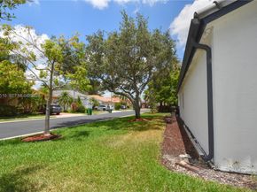 8733 NW 76th Dr, Tamarac FL 33321