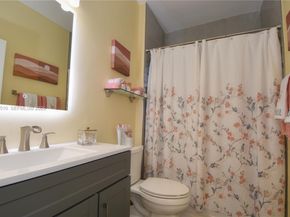 8733 NW 76th Dr, Tamarac FL 33321