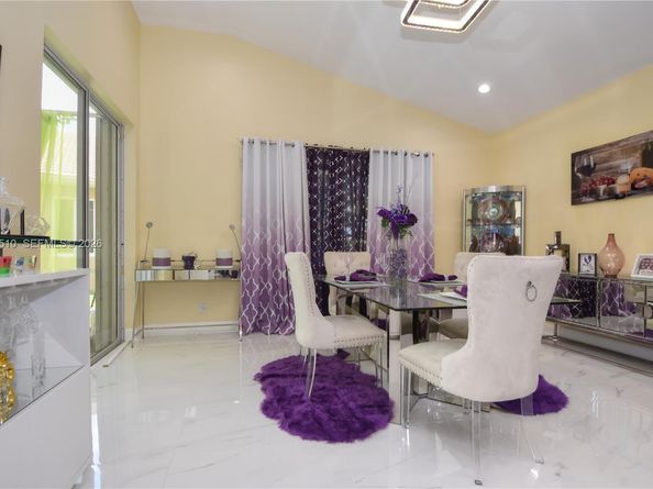 8733 NW 76th Dr, Tamarac FL 33321