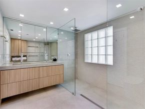 1455 Ocean Dr 811, Miami Beach FL 33139
