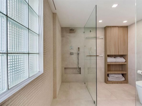 1455 Ocean Dr 811, Miami Beach FL 33139
