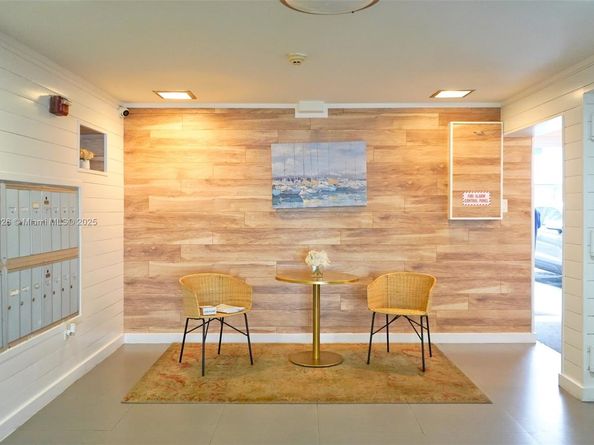 221 Meridian Ave 211, Miami Beach FL 33139
