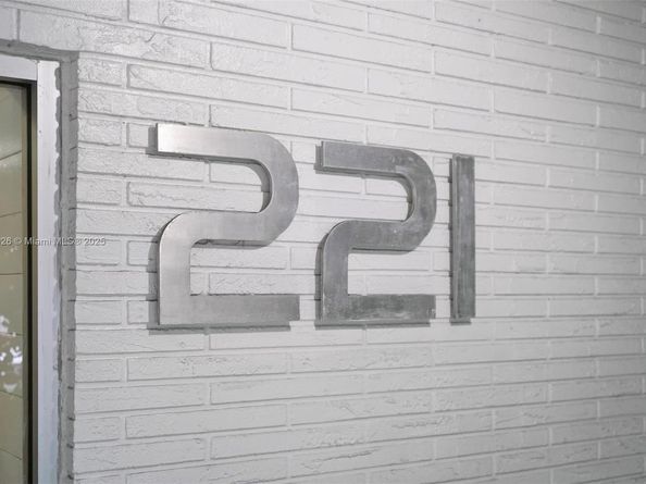 221 Meridian Ave 211, Miami Beach FL 33139
