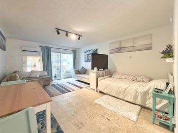 221 Meridian Ave