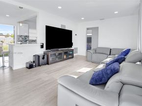 911 NW 142nd St, Miami FL 33168