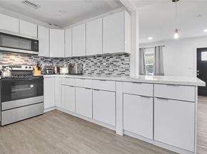 911 NW 142nd St, Miami FL 33168