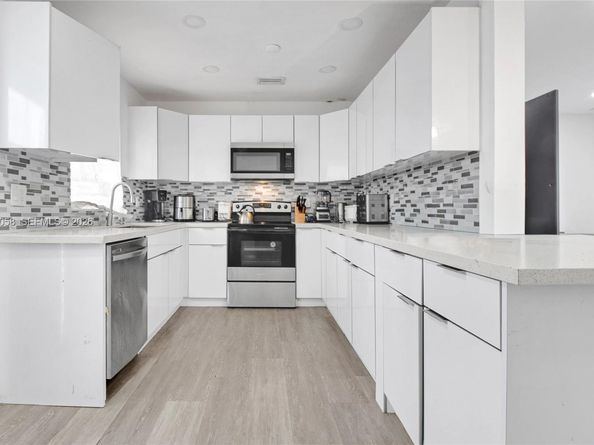 911 NW 142nd St, Miami FL 33168